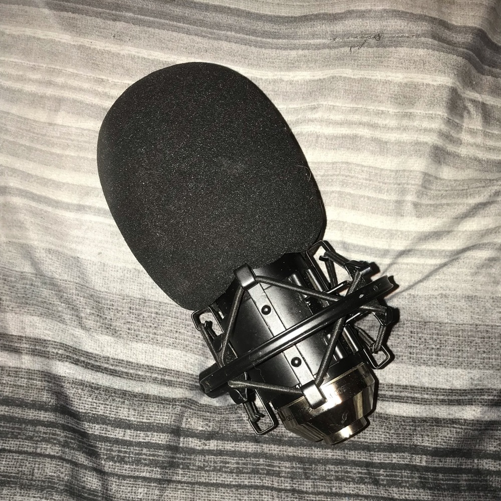 Broadcasting condenser microphone